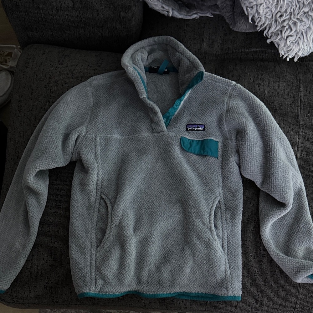 Patagonia Gray and Teal Fleece pullover